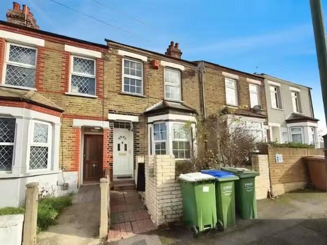 Charming 3 bedroom terraced house for rent in Vickers Road, Er.