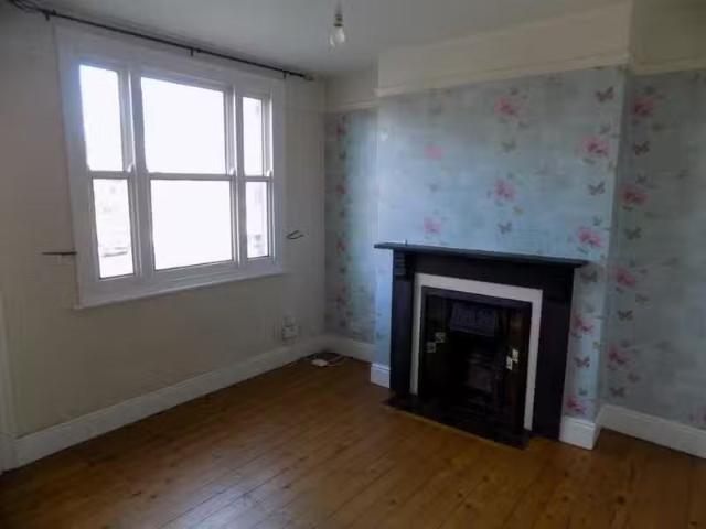 For Rent! 3 bedroom terraced house for rent in Amington Road.