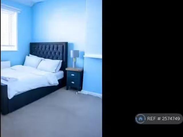 New 3 bedroom terraced house for rent in Keedonwood Road, Brom.