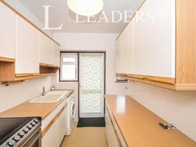 Cheap 3 bedroom terraced house for rent in Langley Way, West W.