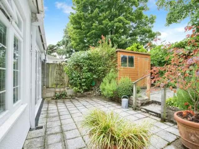 Deal! 3 bedroom terraced house for rent in Netherhall Gardens.