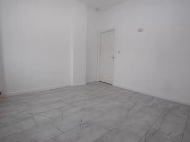 Cheap 3 bedroom terraced house for rent in Padiham Road, Burnl.