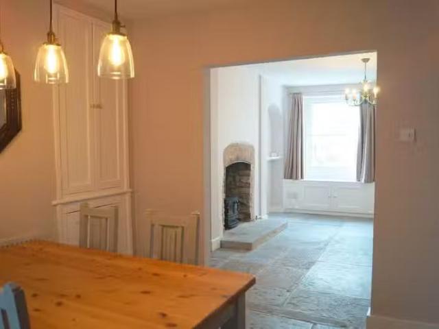 Rental! 3 bedroom terraced house for rent in Priest Row, Wells.