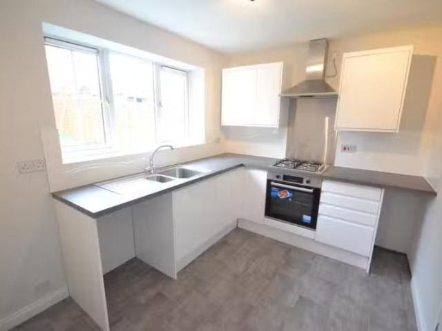 Charming 3 bedroom detached house for rent in Baltimore Close.