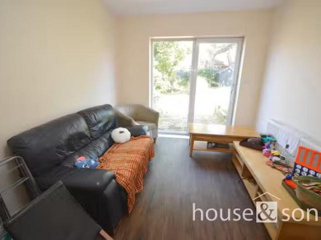 For Rent! 3 bedroom detached house for rent in Pine Road, Wint.