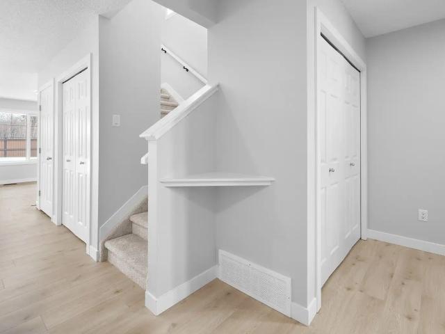 Cozy 3 bedroom duplex with single garage
