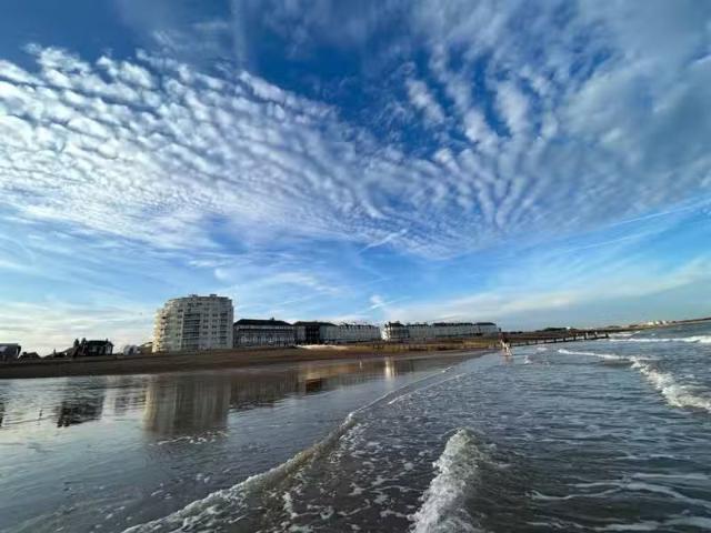 For Rent! 3 bedroom flat for rent in Royal Parade, Eastbourne.