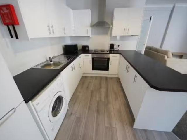 For Rent! 3 bedroom flat for rent in Wimborne Road, Winton Ban.
