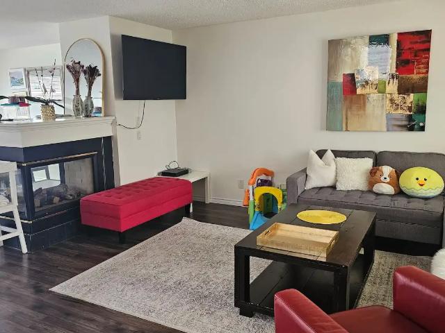 Cozy 3 bedroom furnished house in Mckenzie Towne in quiet street