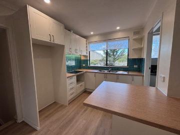 Cozy 3 Bedroom Home Just a Short Walk to the Centre of Victor Harbor