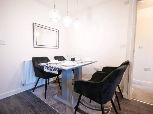 Cozy 3 Bedroom Home | Pet Friendly | Free Street P
