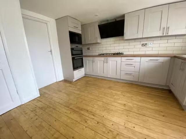 Cheap 3 bedroom house for rent in Brambling, Wilnecote, B77