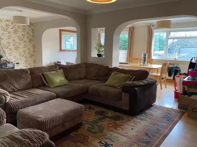 Cheap 3 bedroom house for rent in Pelham Rise, BN10