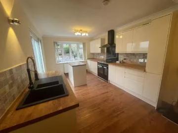 Just in! 3 bedroom house for rent in Redditch Road, Kings Nort.
