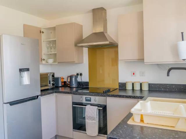 Cozy 3 Bedroom House | Free Parking | Garden
