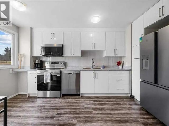 Cozy 3 bedroom in central location — 3 Bedrooms Townhouse