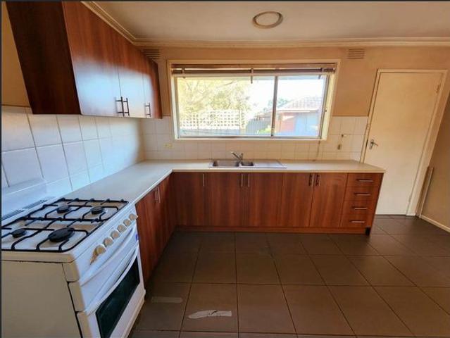Cozy 3 Bedroom Rental Unit in Clayton South Perfect for Families or Professionals!