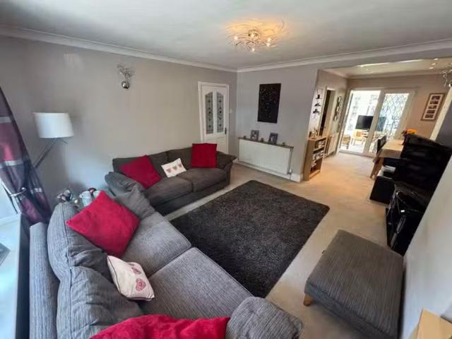 For Rent! 3 bedroom semi detached house for rent in Masefield.