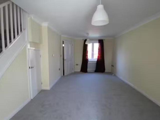 Unique 3 bedroom semi detached house for rent in Mayfield Way.