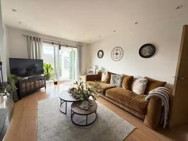 Just in! 3 bedroom semi detached house for rent in Otley Road.