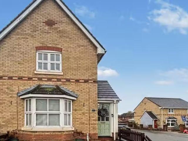 Just in! 3 bedroom semi detached house for rent in Berkley Clo.