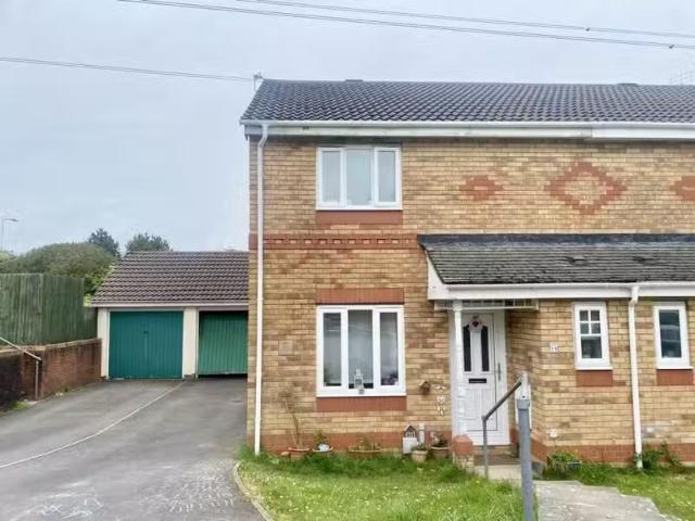 Rental! 3 bedroom semi detached house for rent in Bron Hafod.