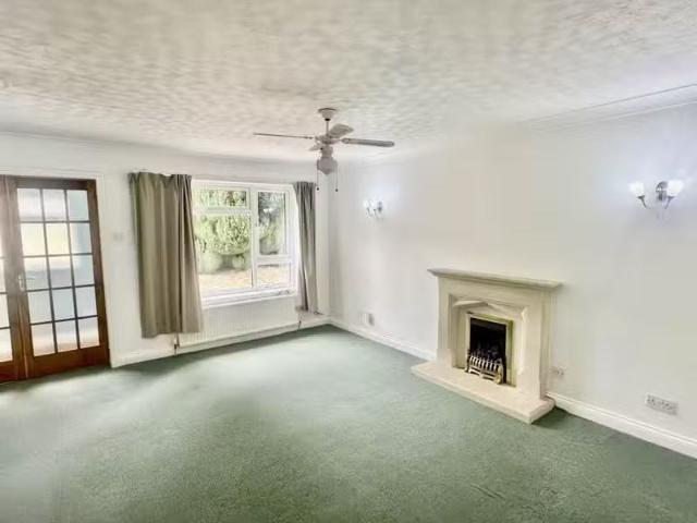 Deal! 3 bedroom semi detached house for rent in Copheap Rise.