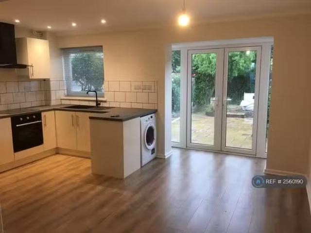 Unique 3 bedroom semi detached house for rent in Downview Road.