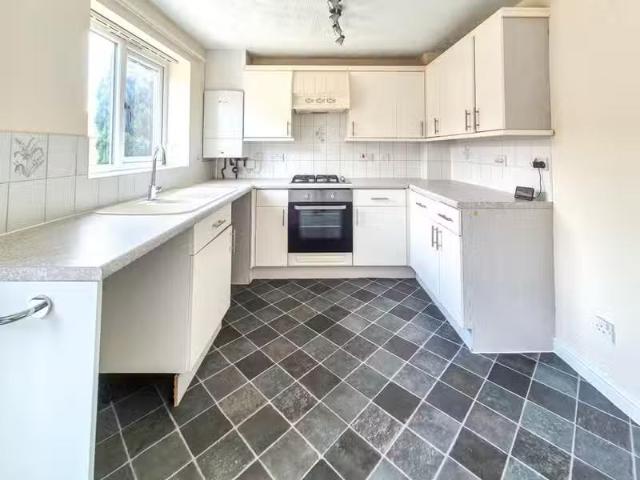 Cheap 3 bedroom semi detached house for rent in Elwood, Harlow.