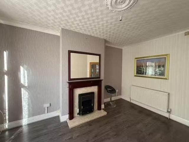 Cheap 3 bedroom semi detached house for rent in Finnemore Road.