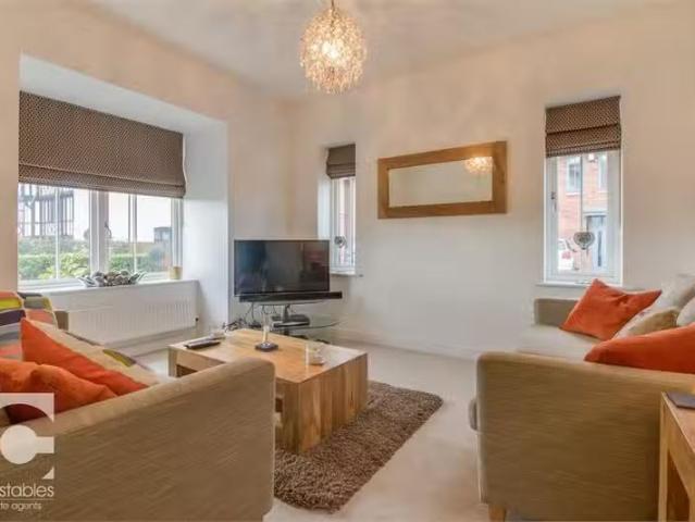 Cozy 3 bedroom semi detached house for rent in George Drive, P.