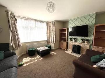 Unique 3 bedroom semi detached house for rent in Kendal Avenue.