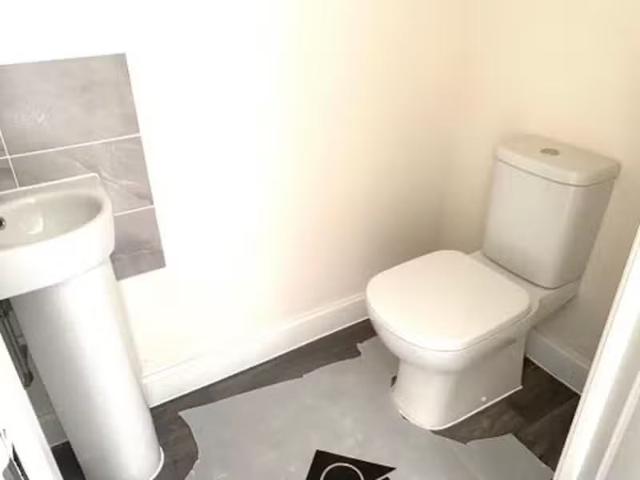 Deal! 3 bedroom semi detached house for rent in Peppercorn Dri.