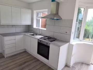 Deal! 3 bedroom semi detached house for rent in Quinton Lane.
