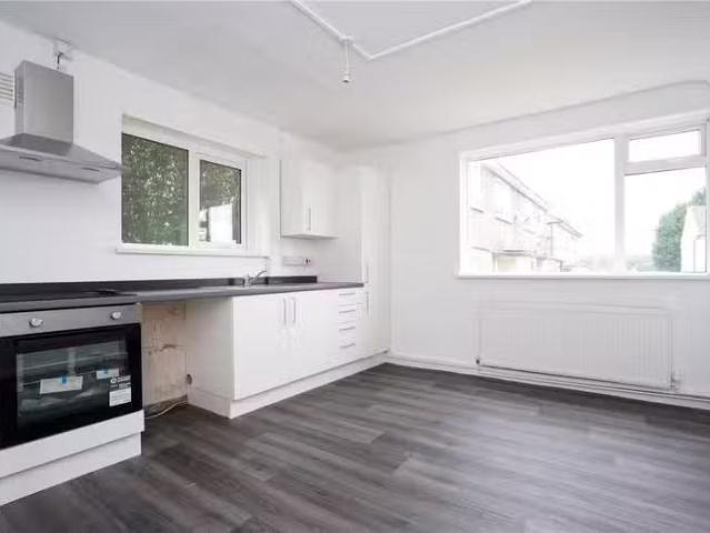 New 3 bedroom semi detached house for rent in Ruffield Side, B.