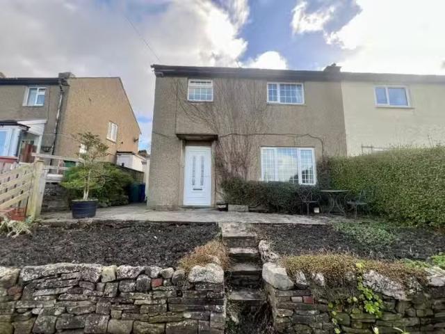 Cozy 3 bedroom semi detached house for rent in Roughaw Road, S.