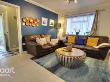 Rental! 3 bedroom semi detached house for rent in Warple Road.