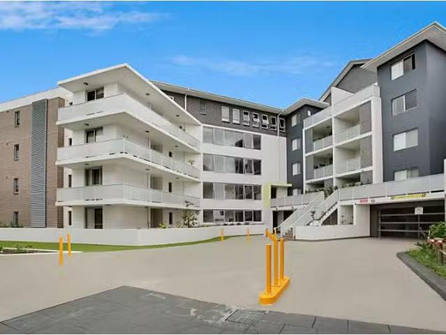 Just in! 3 BR 10/43 Santana Road, Campbelltown Apartment for r.