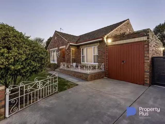 Deal! 3 BR 108 Casey Street, East Bendigo, VIC 3550