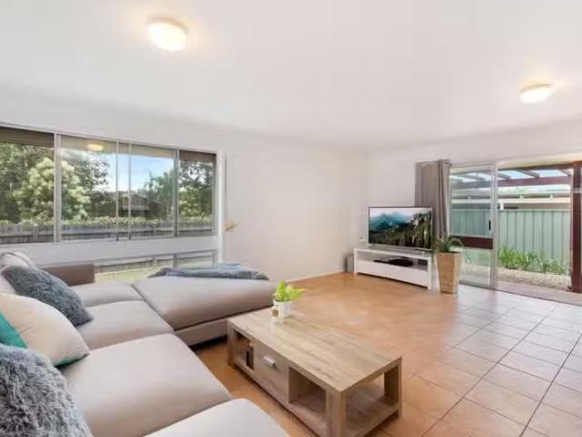 Rental! 3 BR 10 Bunowen Street, FERNY GROVE, QLD 4055 House.