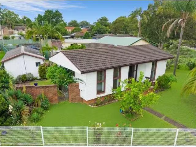 Nice 3 BR 10 Peron Place, WILLMOT House for rent Listed by Ro.