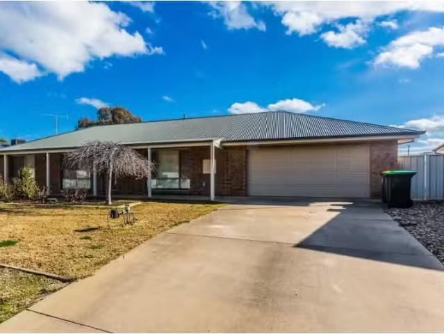 Charming 3 BR 10B Harris Court, Moama House for rent Listed b.