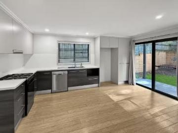 For Rent! 3 BR 1/17 Honour Avenue, Lawson Townhouse for rent.