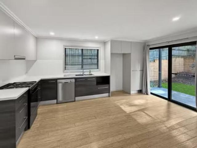 For Rent! 3 BR 1/17 Honour Avenue, Lawson Townhouse for rent.