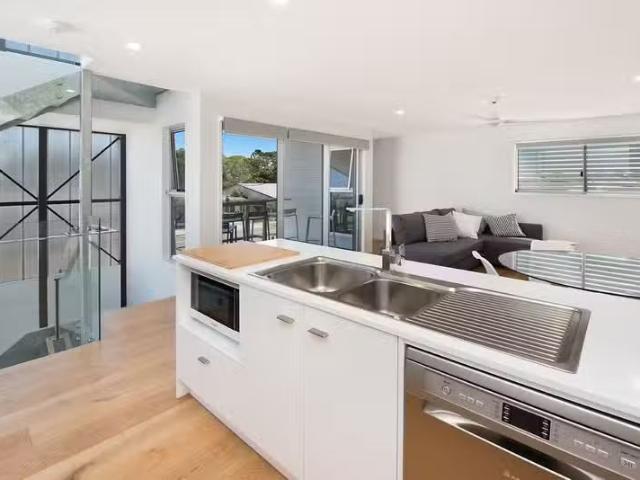 Unique 3 BR 1/17 Suller Street, CALOUNDRA, QLD 4551 Apartmen.