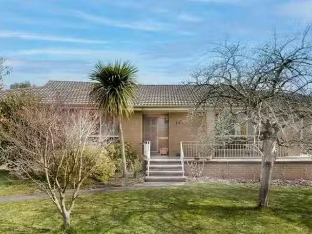 Cozy 3 BR 1114 1116 Geelong Road, Mount Clear, VIC 3350