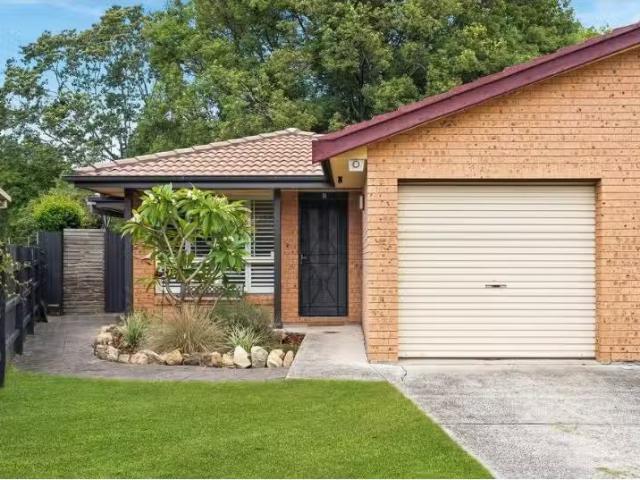For Rent! 3 BR 1/11 Eric Close, Narara Townhouse for rent Lis.