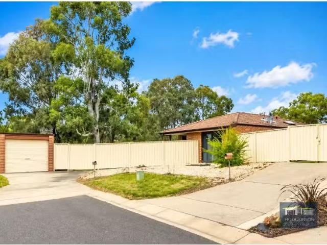 New 3 BR 1/12 Moloney Close, CALWELL Townhouse for rent Liste.