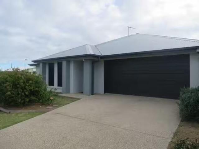 Unique 3 BR 1/12 Oysterlee Street, Beaconsfield, QLD 4740