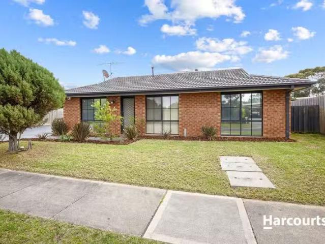 Cheap 3 BR 1/1 Bridle Place, Pakenham, VIC 3810 House for Rent